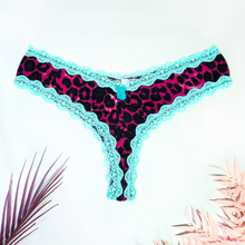 Cargar imagen en el visor de la galería, CHEEKIES FRESA TIGRE FUCSIA